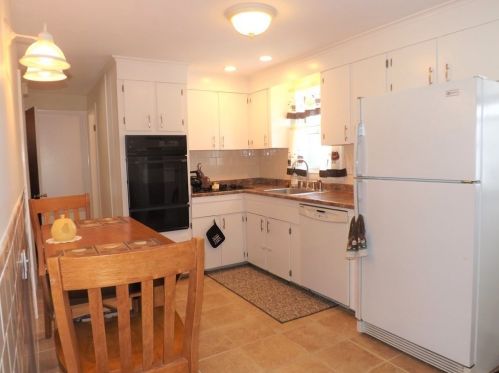 28 Doris St, Worcester, MA 01606-1308