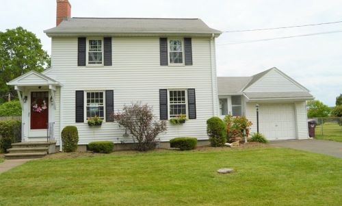 8 Riverside Dr, Montgomery, MA 01085-4337