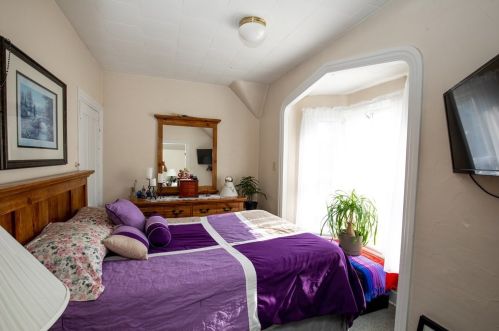 56 Foster St, New Bedford MA 02740-6677 exterior