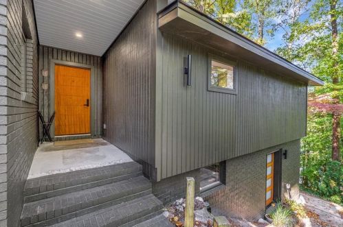 1506 Brook Valley Ln, Atlanta GA  30324-3212 exterior