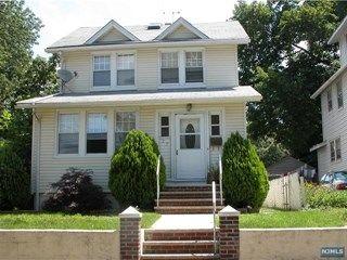 27 1st St, Bergenfield, NJ 07621-2109