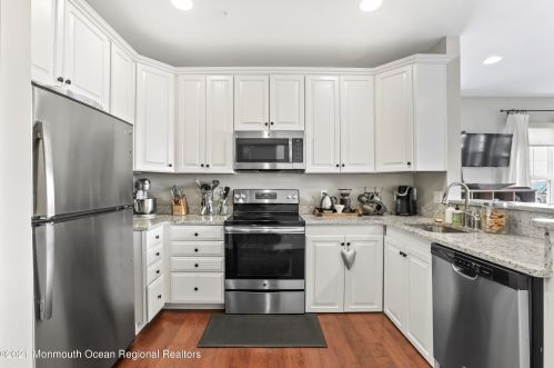 1 Kyle Dr, Tinton Falls NJ 07712-7535 exterior