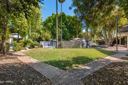 1101 Bethany Home Rd, Phoenix AZ  85014-2234 exterior