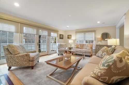 61 Village Ave, Dedham MA 02026-4209 exterior