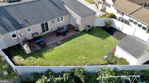 1 Beech Pl, West Deptford NJ 08096-3301 exterior