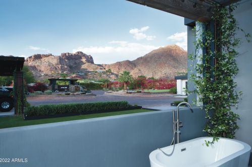 4621 Camelback Rd, Phoenix AZ 85033-1534 exterior