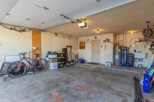 1826 Acoma Dr, Phoenix AZ 85032-4892 exterior