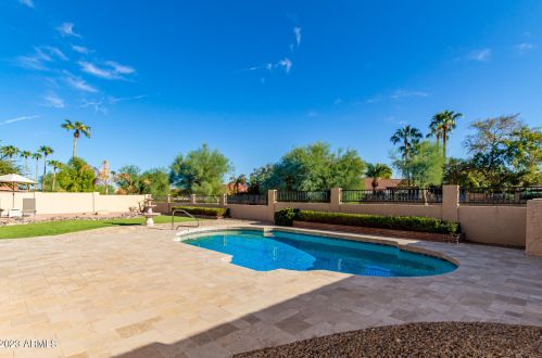 3835 Ahwatukee Dr, Phoenix AZ 85044-2033 exterior