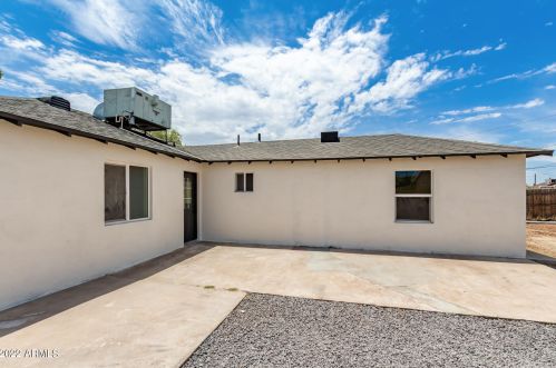 1352 Clarendon Ave, Phoenix AZ 85033-4121 exterior