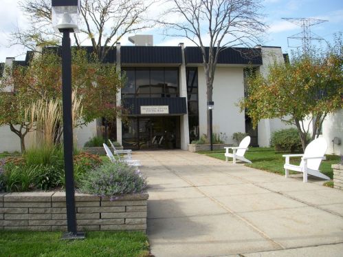 9074 Terrace Dr, Niles IL 60714-5849 exterior