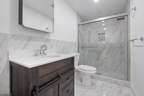 11 Voorhis Pl, Skyline Lakes NJ  07456-2219 exterior