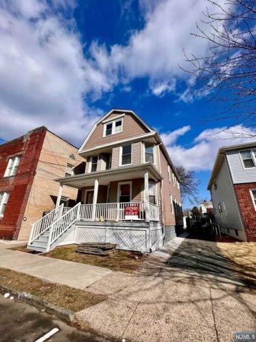 9 Grove St, Kearny NJ  07032-2114 exterior