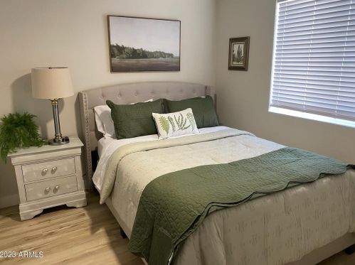 4240 Bluefield Ave, Phoenix AZ 85032-1419 exterior