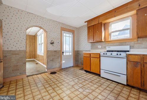 1352 Burkett Ave, West Deptford NJ 08093-1915 exterior