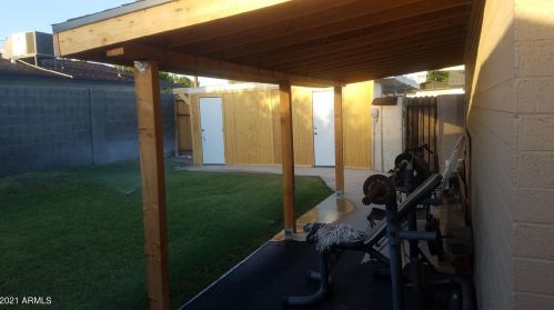 3944 Earll Dr, Phoenix AZ 85018-7103 exterior