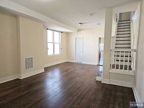 424 Devon St, Kearny NJ  07032-2613 exterior