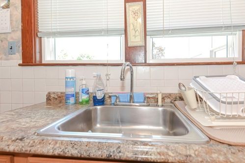 12 Lockeland Ave, Arlington MA 02476-6342 exterior