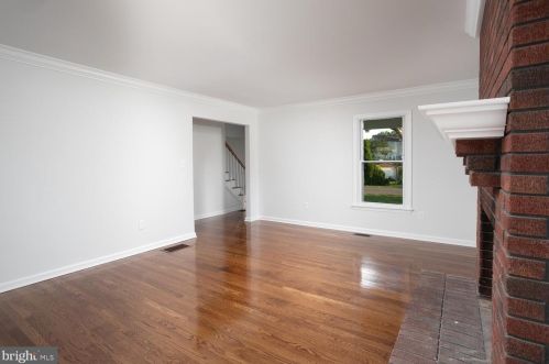 4 Locust Ave, Columbus NJ  08022-9504 exterior