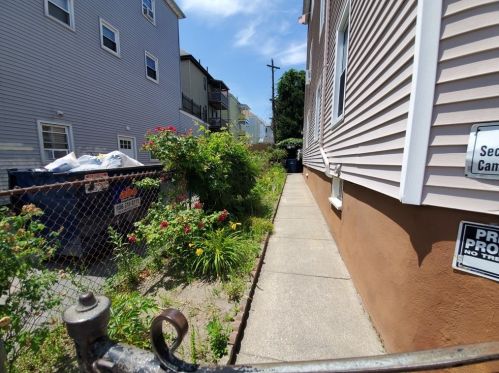 511 Front St, New Bedford MA 02744-2618 exterior