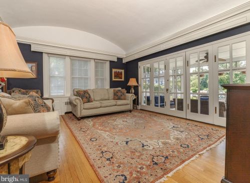 605 Delaware St, West Deptford NJ  08096-1576 exterior