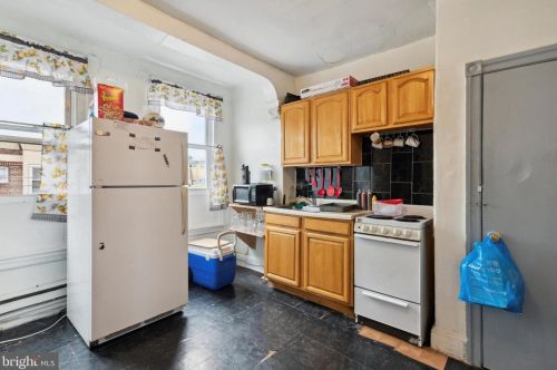 4265 6 St, Philadelphia PA 19140-2313 exterior