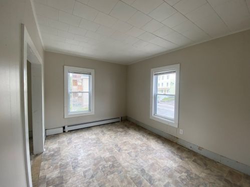 1 Goulding St, Worcester MA 01609-2610 exterior