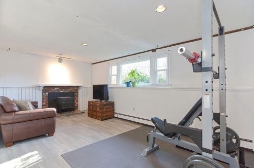 22 Mohegan St, Norfolk MA 02056-1125 exterior