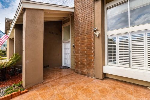 6 Palamedes, Irvine CA 92604-1930 exterior