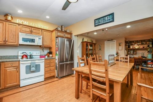 50 Pleasant St, Whitman MA 02382-2118 exterior