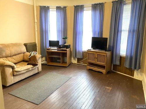 299 Maple St, Kearny, NJ 07032-2022