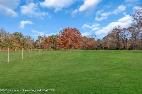 527 Veterans Hwy, Jackson Twp NJ  08527-5123 exterior