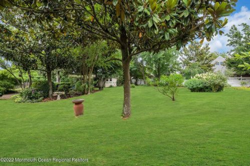 52 Laurel Dr, Little Silver NJ 07739-1416 exterior