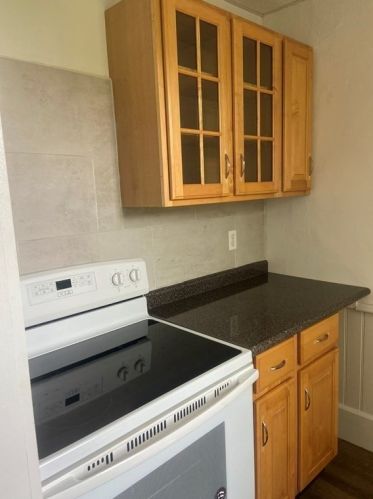 2 Montague St, Worcester MA 01603-3125 exterior