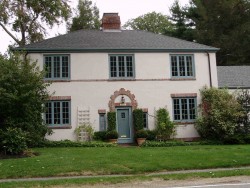 286 Quinobequin Rd, Newton, MA 02468-1816