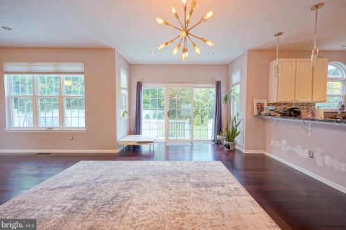 128 Betsy Ross Way, West Deptford NJ 08096-6872 exterior