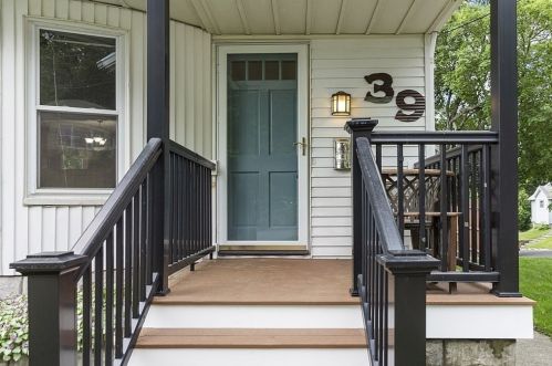 39 Forsberg St, Worcester, MA 01607-1575