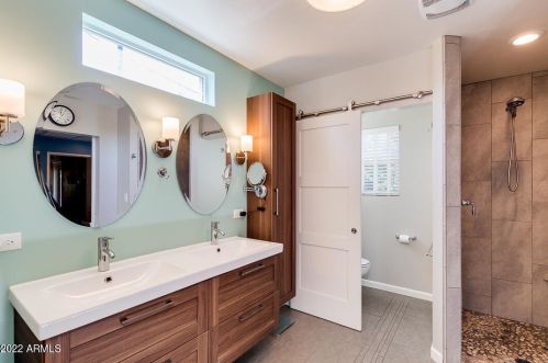 2145 Clarendon Ave, Phoenix AZ 85031-3142 exterior