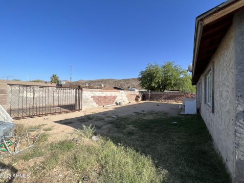 8229 25th St, Phoenix, AZ 85042-7019