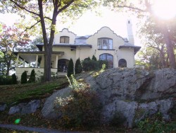 52 Rockledge Rd, Newton, MA 02461-1800