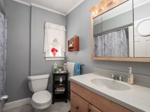 1174 Mammoth Rd, Dracut MA  01826-3147 exterior