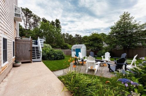 74 Ellis St, Chatham MA  02633-1881 exterior