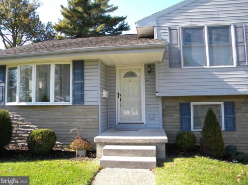 60 Holly Dr, West Deptford NJ  08096-3317 exterior