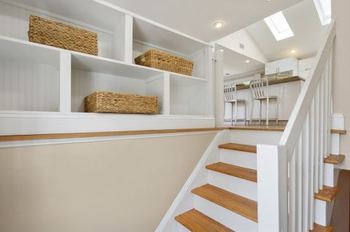 10 Leonard St, Hingham MA 02043-4725 exterior