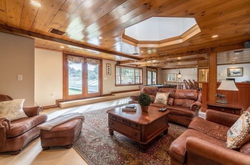 61 Brg St, Hingham MA 02061-2333 exterior