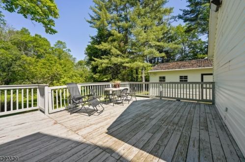 27 Ridgedale Ave, East Hanover NJ 07936-1804 exterior