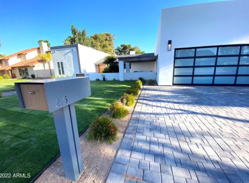 215 Echo Ln, Phoenix, AZ 85020-3571