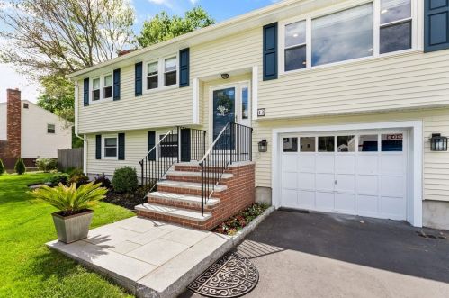 13 Susan Ave, Burlington, MA 01803-2611