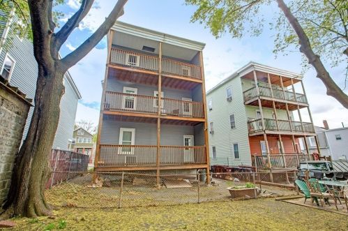 59 Pearl St, Everett MA 02149-1105 exterior