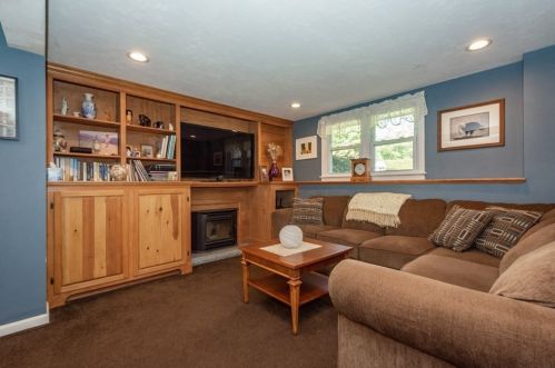 24 Ted Ln, Southborough MA 01772-2027 exterior