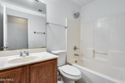 2021 Bluefield Ave, Phoenix AZ 85032-8817 exterior